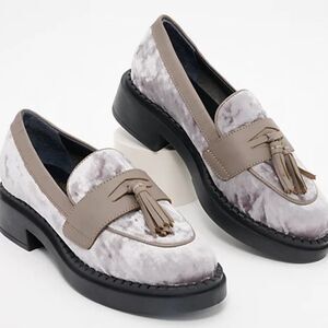 Seychelles Loafers Final Call Women's 8M Beige Taupe Velvet Tassel
